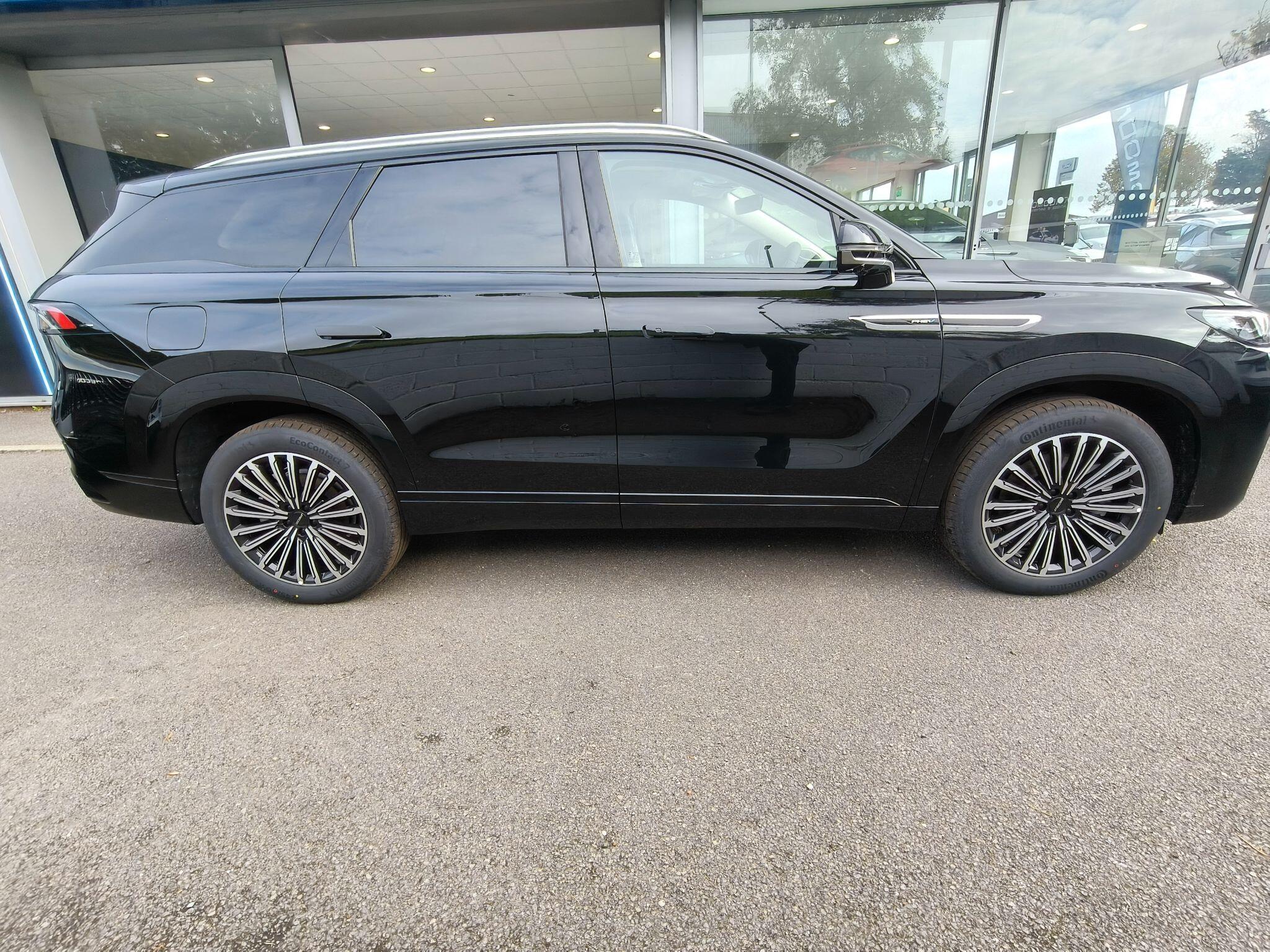 Large vehicle image
